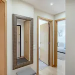 Olaias Modern With Garage By Homing Apartment