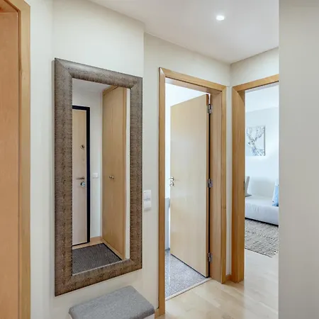Olaias Modern With Garage By Homing Appartement